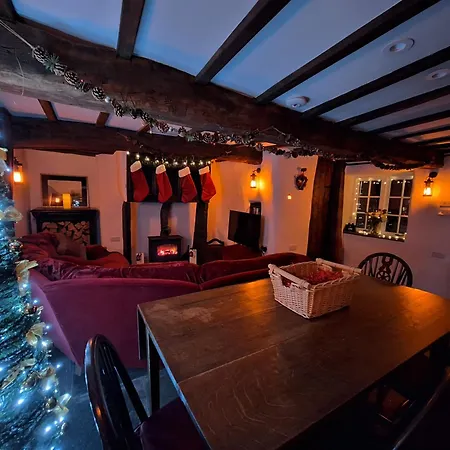 2 Double Bed Hottub District Semesterbostad *