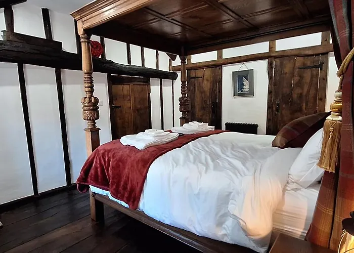 2 Double Bed Hottub District *