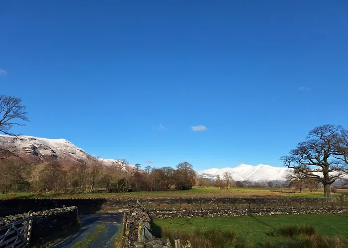 2 Double Bed Hottub District Semesterbostad